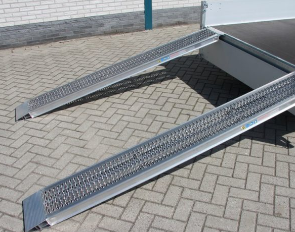Aluminium oprijplaten 240 x 30 (2800 kg / stel)