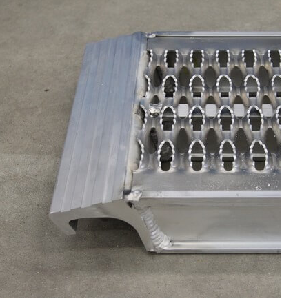 Aluminium oprijplaten 240 x 30 (2800 kg / stel)