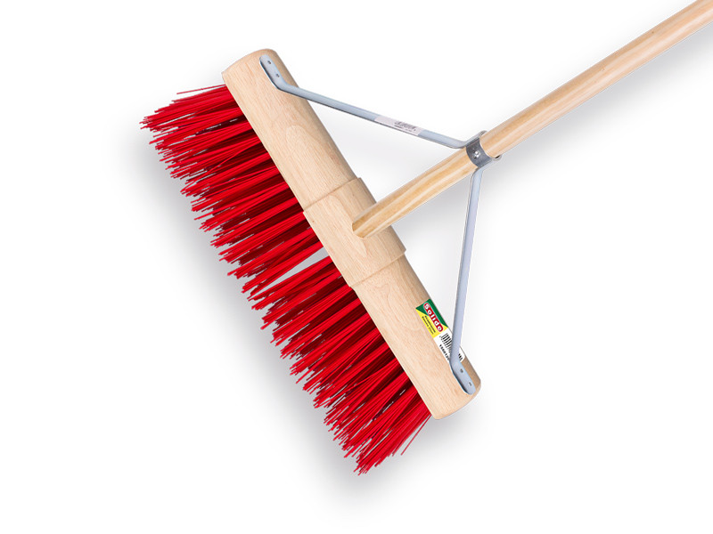 Wegenbouwbezem SOLIDE PPN 45 cm, ronde kap met IKAPE steel 150 x 2,8 cm en brede stokhouder. FSC 100%