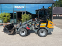 Giant G2200E met puinbak en vork